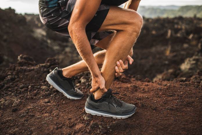 Both stabbing pain and dull pain is the complaint of patients with plantar fasciitis. The most commonly occurring symptoms include: