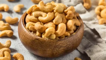 15 Surprising Health Benefits of Cashews